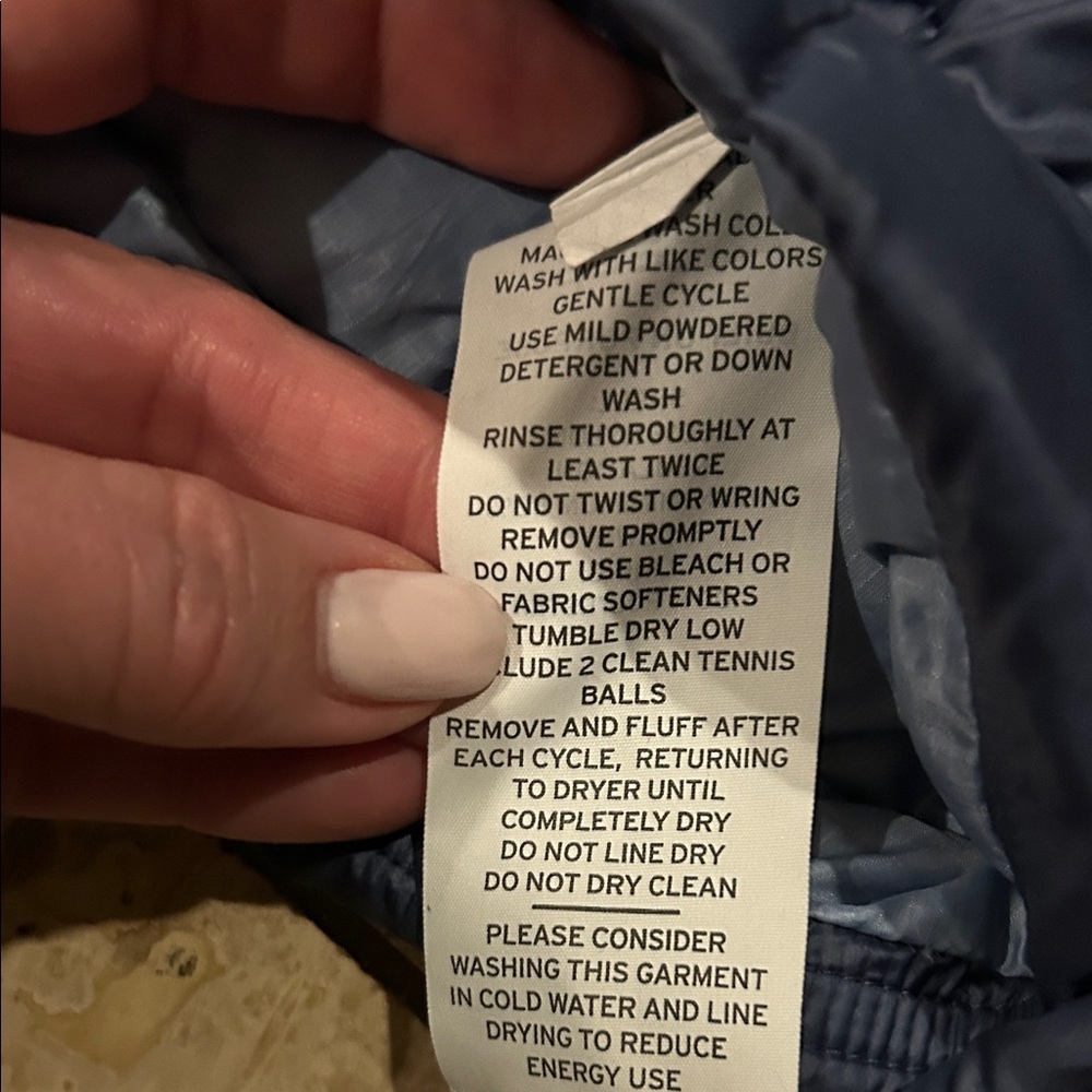 REI Women's Navy Puffer Jacket - Picture 4 of 6